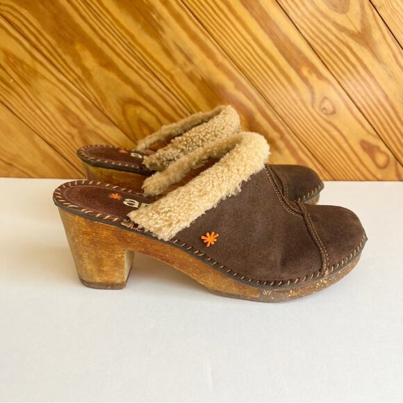 Vintage Shoes - The Art Company Brown Suede Leather Mule Clog